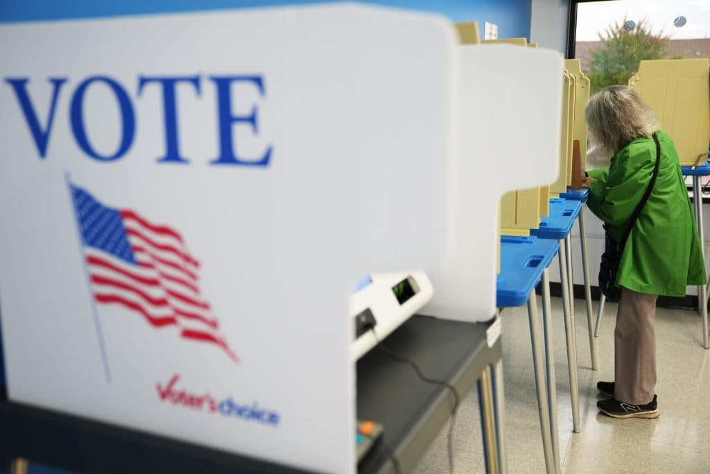 Poll: Voters favor Democrats on key issues but lack faith